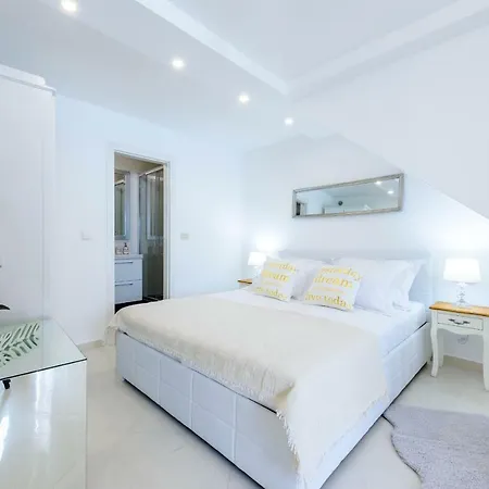 San Lorenzo Deluxe With Balcony ゲストハウス 4*